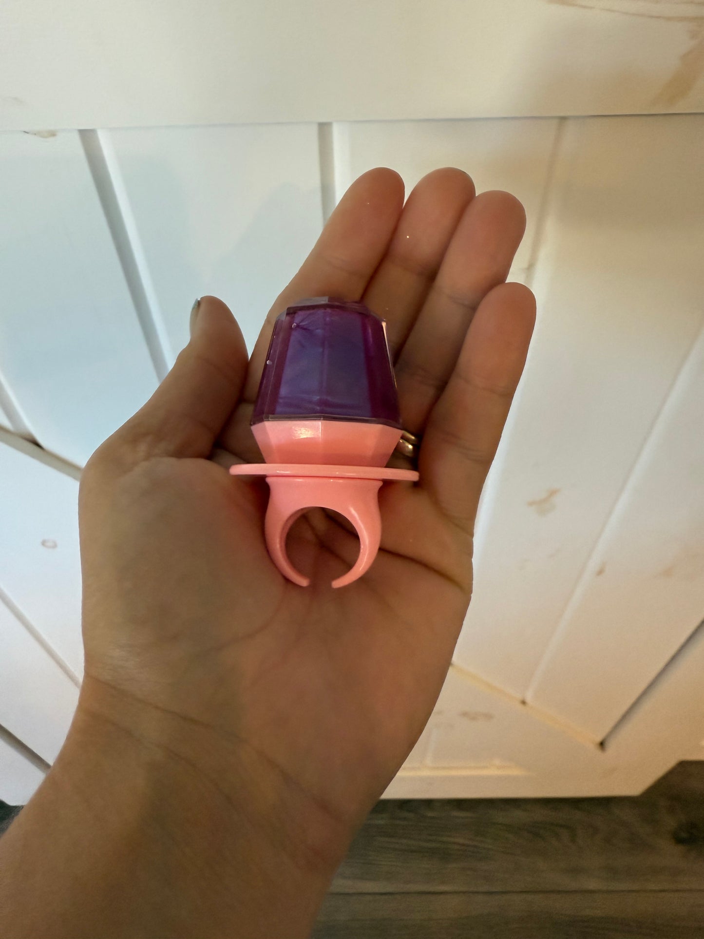 Lip gloss- ring pop tube