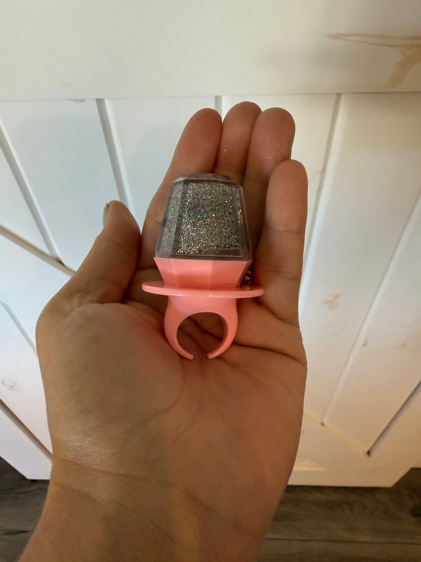 Lip gloss- ring pop tube